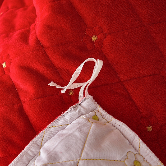 91家纺网 家纺一手货源 找家纺 罗艺轩 2024新款加厚宝宝绒夹棉床裙三件套-梦幻星辰 喜庆红