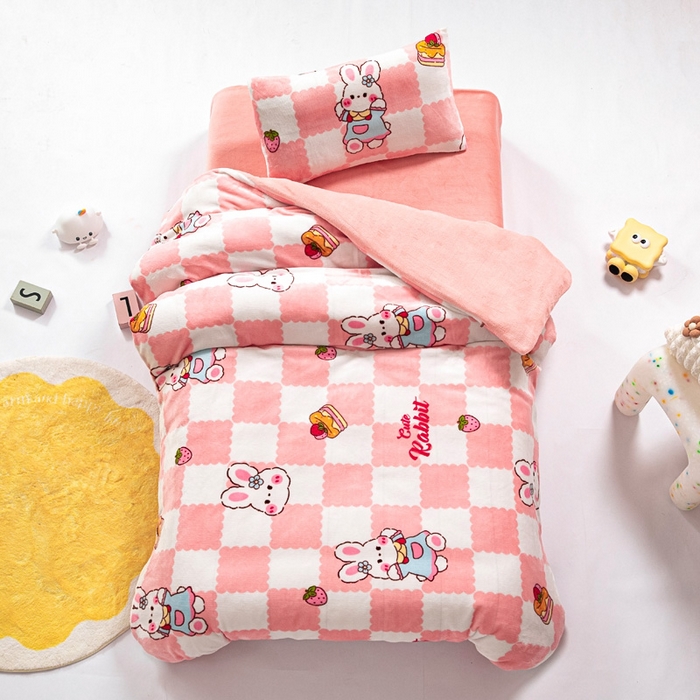 91家纺网 家纺一手货源 找家纺 鱼宝 2024新款小版牛奶绒婴童套件波波兔