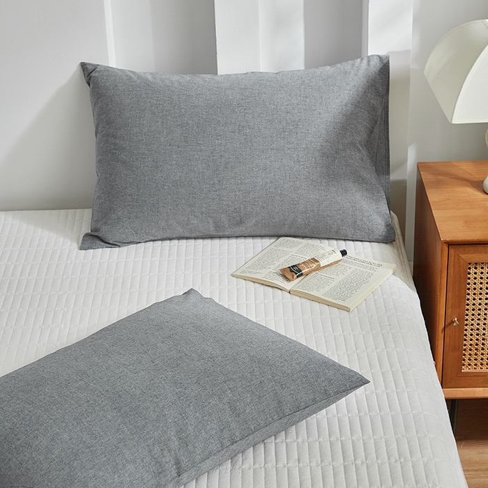 91家纺网 家纺一手货源 找家纺 呦呦南宋 纯棉简约款枕套 母婴级A类全棉色织水洗棉无印风单品一对装全棉枕头套 浅灰（简约款）