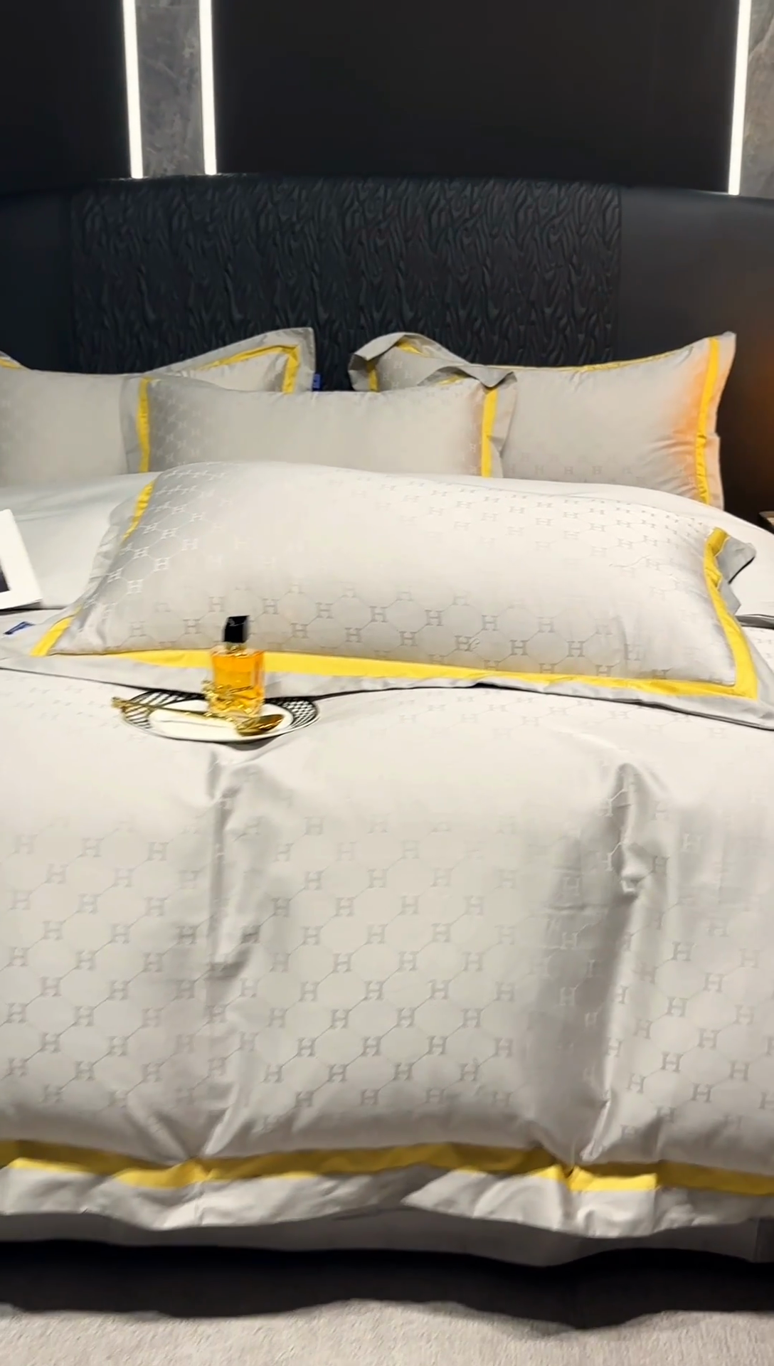 91家纺网 家纺一手货源 找家纺 雲归梦 2024新款轻奢双拼角全棉提花四件套 梵雅-雅士灰