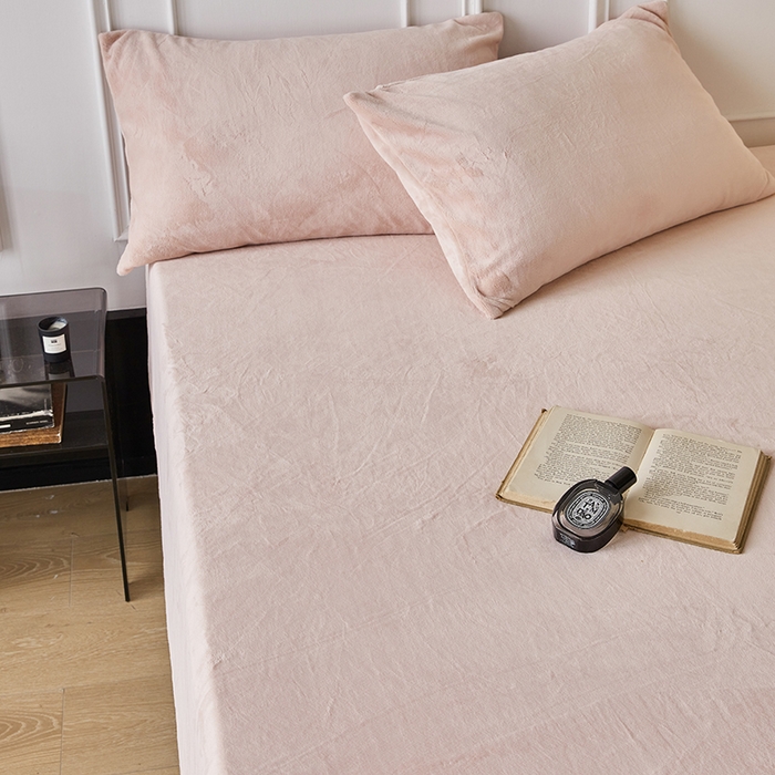 91家纺网 家纺一手货源 找家纺 千朵森 2024新款A类纯色牛奶绒单床笠-芙妮系列-风格二 芙妮-香草粉