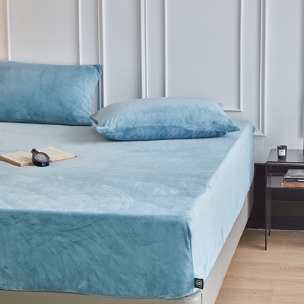 91家纺网 家纺一手货源 找家纺 千朵森 2024新款A类纯色牛奶绒单床笠-芙妮系列-风格二 芙妮-银光蓝