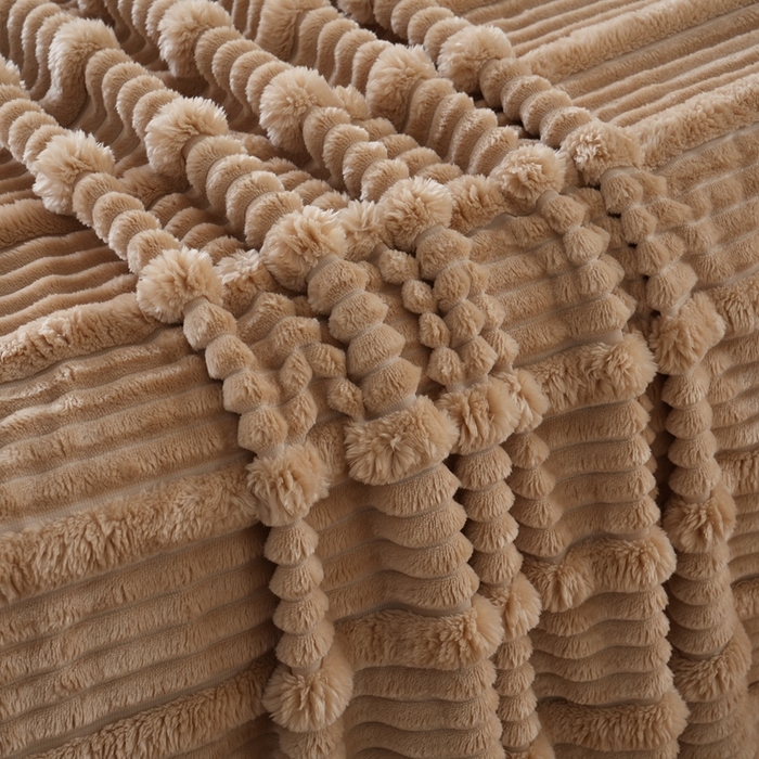 91家纺网 家纺一手货源 找家纺 巴木赫 2024新款子母抽条兔毛绒绒毯毯子 卡其