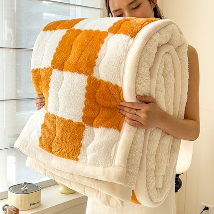 91家纺网 家纺一手货源 找家纺 （总）慕木家纺 2025秋冬新款A类北极绒棋盘格双面毛毯（可供跨境外贸抽空爆款首选）