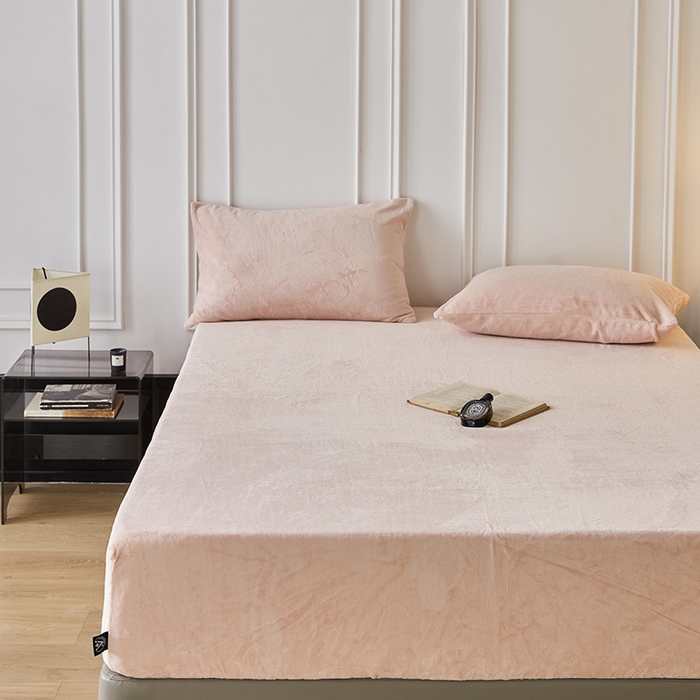 91家纺网 家纺一手货源 找家纺 千朵森 2024新款A类纯色牛奶绒单床笠-芙妮系列-风格二 芙妮-香草粉