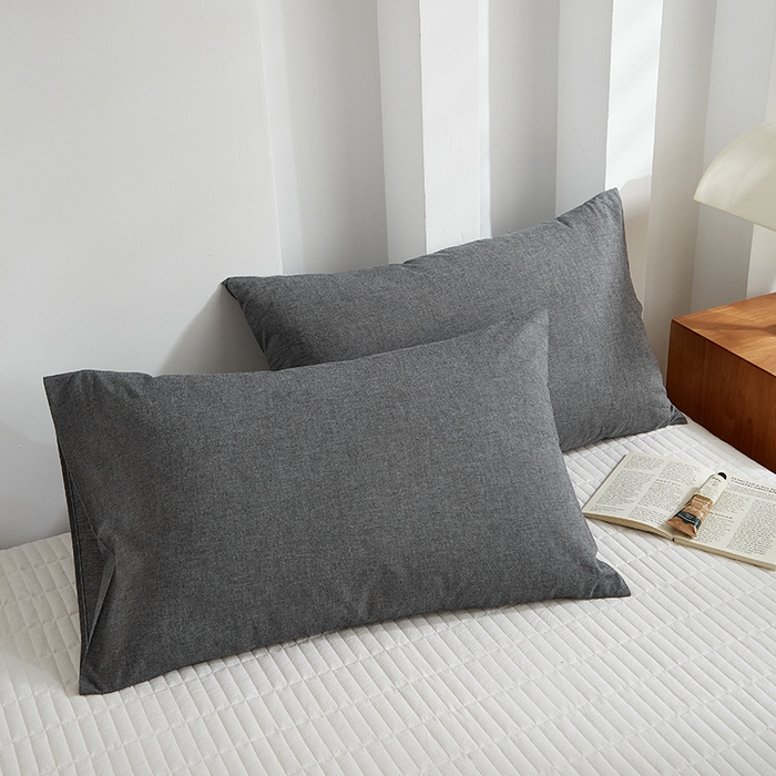 91家纺网 家纺一手货源 找家纺 呦呦南宋 纯棉简约款枕套 母婴级A类全棉色织水洗棉无印风单品一对装全棉枕头套 深灰（简约款）