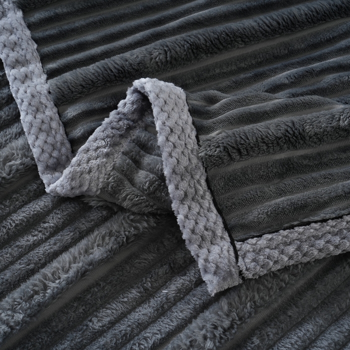 91家纺网 家纺一手货源 找家纺 巴木赫 2024新款子母抽条兔毛绒绒毯毯子 深灰