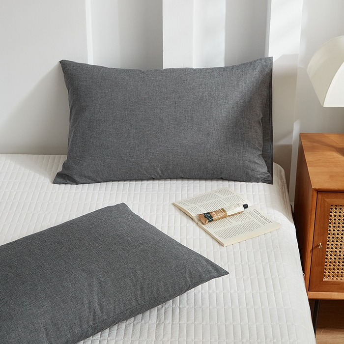 91家纺网 家纺一手货源 找家纺 呦呦南宋 纯棉简约款枕套 母婴级A类全棉色织水洗棉无印风单品一对装全棉枕头套 深灰（简约款）