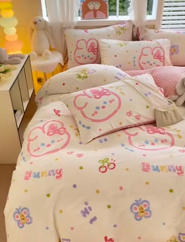 91家纺网 家纺一手货源 找家纺 金鑫汇家纺 2024新款棉加豆豆绒系列四件套 奇趣小兔