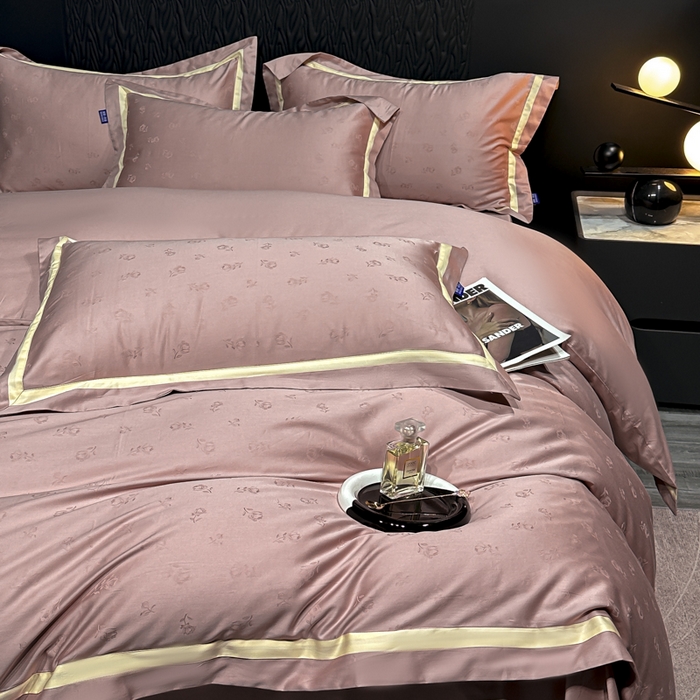 91家纺网 家纺一手货源 找家纺 雲归梦 2024新款轻奢双拼角全棉提花四件套 恋恋花语-樱花粉