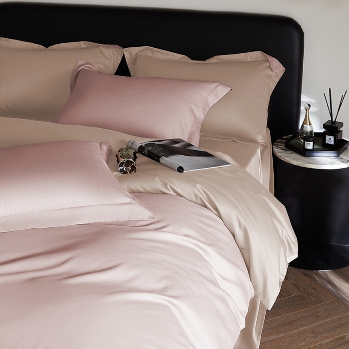 91家纺网 家纺一手货源 找家纺 秀色家纺 2025新款50支贡缎A类轻奢纯色长绒棉四件套全棉纯棉被套高级感床单三件套-雅克 雅克-泡芙粉+粉末白