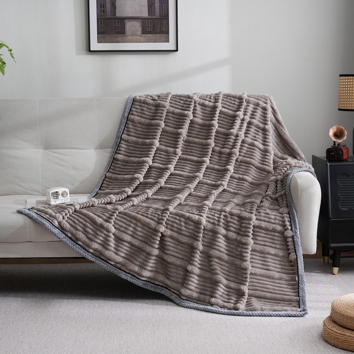 91家纺网 家纺一手货源 找家纺 巴木赫 2024新款子母抽条兔毛绒绒毯毯子 中灰