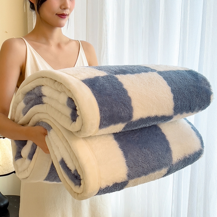 91家纺网 家纺一手货源 找家纺 慕木家纺 2025秋冬新款A类北极绒棋盘格双面毛毯 棋盘格双面绒毯-深海蓝