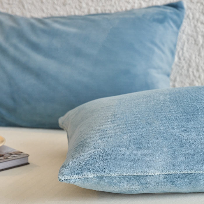 91家纺网 家纺一手货源 找家纺 千朵森 2024新款A类纯色牛奶绒单枕套-芙妮系列 芙妮-银光蓝