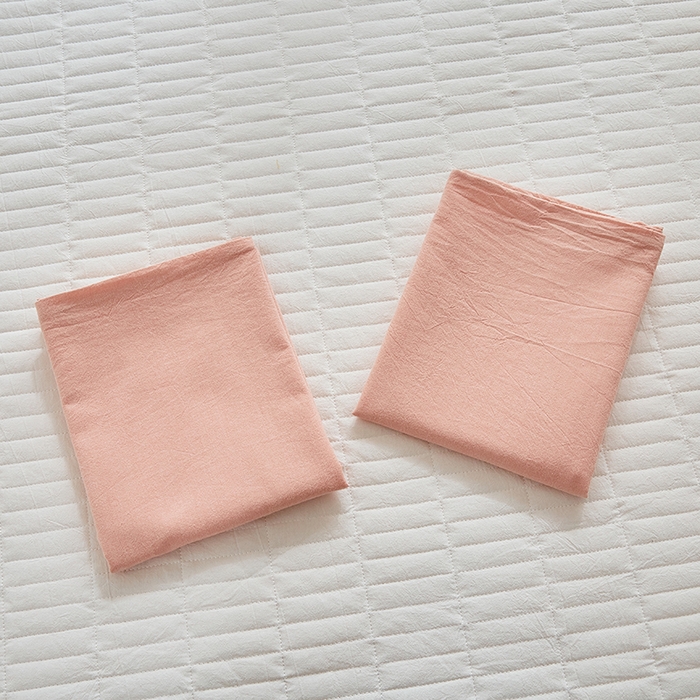 91家纺网 家纺一手货源 找家纺 呦呦南宋 纯棉简约款枕套 母婴级A类全棉色织水洗棉无印风单品一对装全棉枕头套 粉色（简约款）