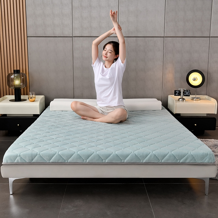 91家纺网 家纺一手货源 找家纺 亿丁点床垫 2024新款加厚宝宝绒抗压床垫 宝宝绒绿色