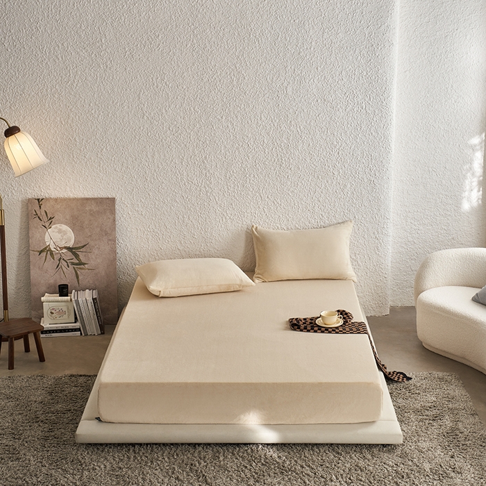 91家纺网 家纺一手货源 找家纺 千朵森 2024新款A类纯色牛奶绒单床笠-芙妮系列-风格一 芙妮-奶芋黄