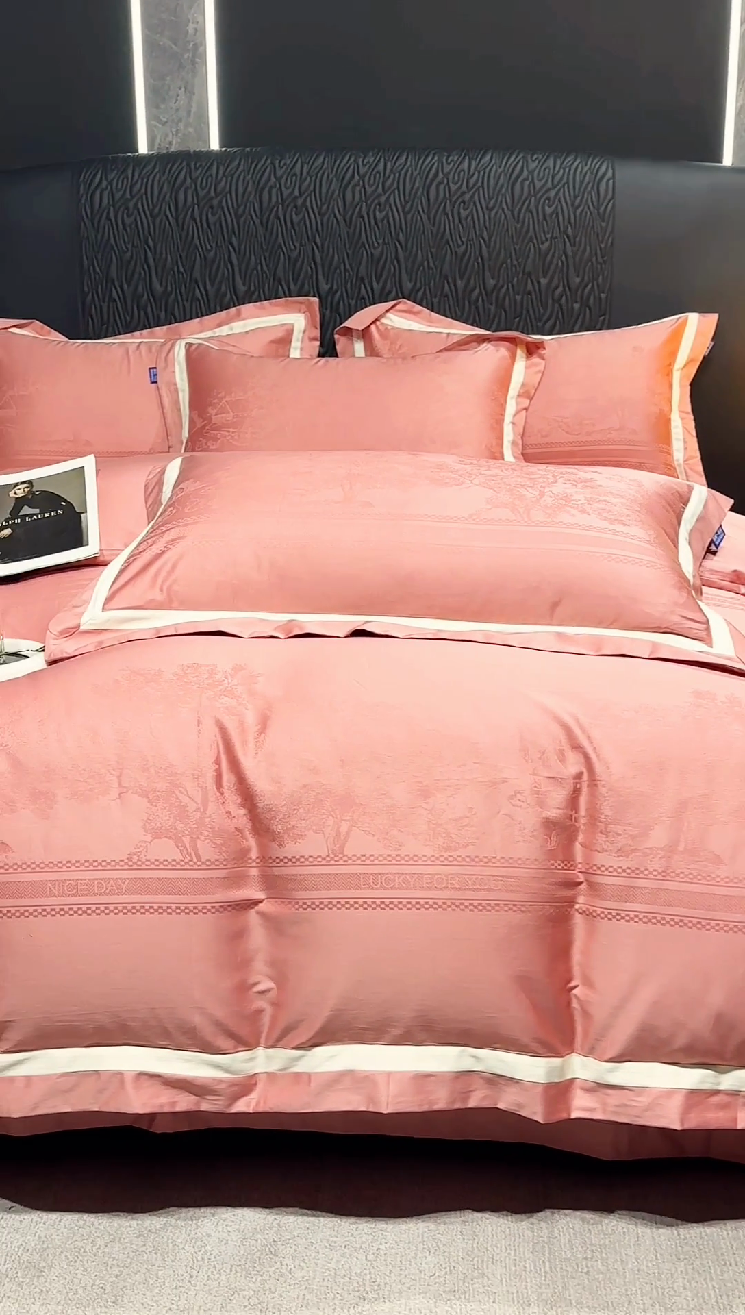 91家纺网 家纺一手货源 找家纺 雲归梦 2024新款轻奢双拼角全棉提花四件套 卡格洛-皮粉