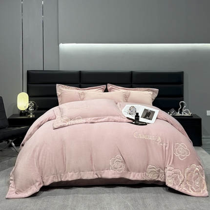 91家纺网 家纺一手货源 找家纺 （总）星蕴家纺 2024新款220克全消光牛奶绒四件套-爱丽丝 