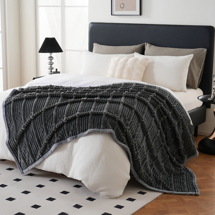 91家纺网 家纺一手货源 找家纺 巴木赫 2024新款子母抽条兔毛绒绒毯毯子 深灰