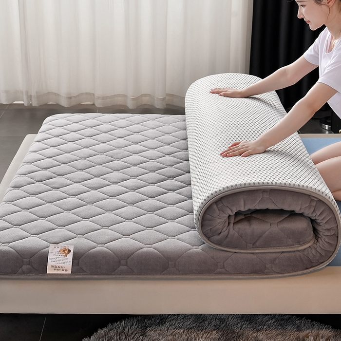 91家纺网 家纺一手货源 找家纺 亿丁点床垫 2024新款加厚宝宝绒抗压床垫 宝宝绒灰色