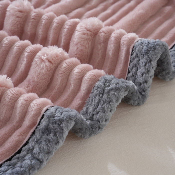91家纺网 家纺一手货源 找家纺 巴木赫 2024新款子母抽条兔毛绒绒毯毯子 粉色