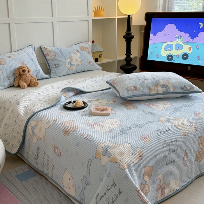 91家纺网 家纺一手货源 找家纺 萝莉家纺 2024爆款印花牛奶绒夹棉绗缝床盖三件套 俏皮猫猫