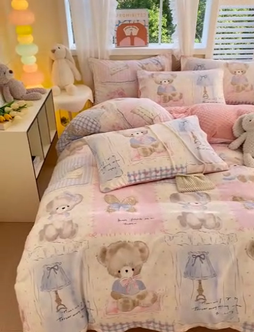 91家纺网 家纺一手货源 找家纺 金鑫汇家纺 2024新款棉加豆豆绒系列四件套 熊熊精灵