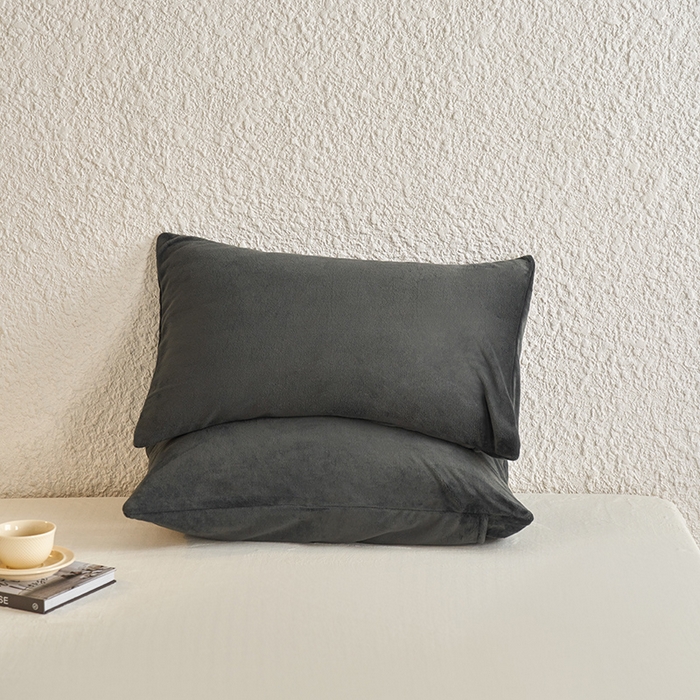 91家纺网 家纺一手货源 找家纺 千朵森 2024新款A类纯色牛奶绒单枕套-芙妮系列 芙妮-雅士灰