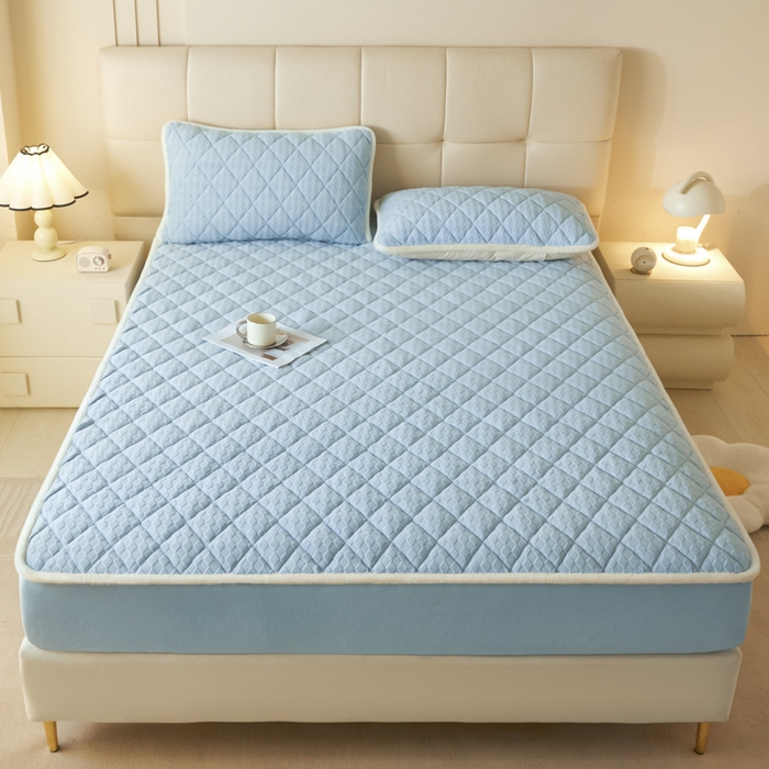 91家纺网 家纺一手货源 找家纺 鑫钰 2024秋冬新款加厚牛奶绒烂花夹棉床笠 菱形格-天蓝