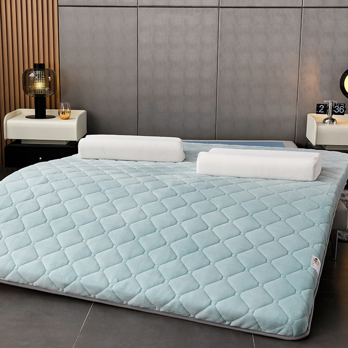 91家纺网 家纺一手货源 找家纺 亿丁点床垫 2024新款加厚宝宝绒抗压床垫 宝宝绒绿色