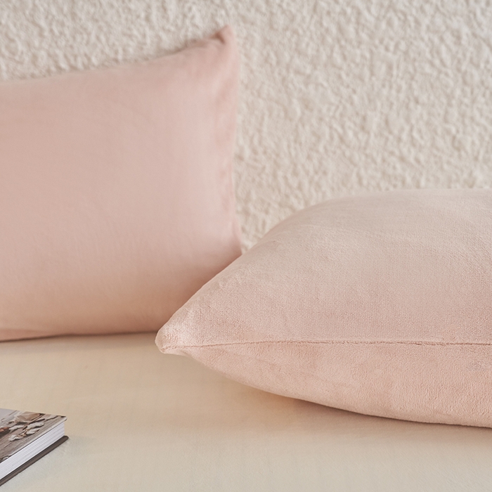 91家纺网 家纺一手货源 找家纺 千朵森 2024新款A类纯色牛奶绒单枕套-芙妮系列 芙妮-香草粉