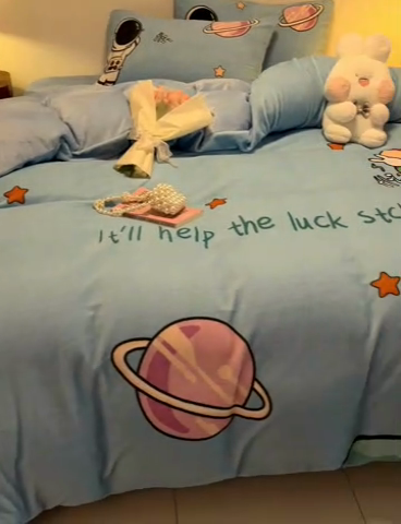 91家纺网 家纺一手货源 找家纺 新方向 2025新款全消光A类儿童牛奶绒四件套-太空行 太空行-蓝