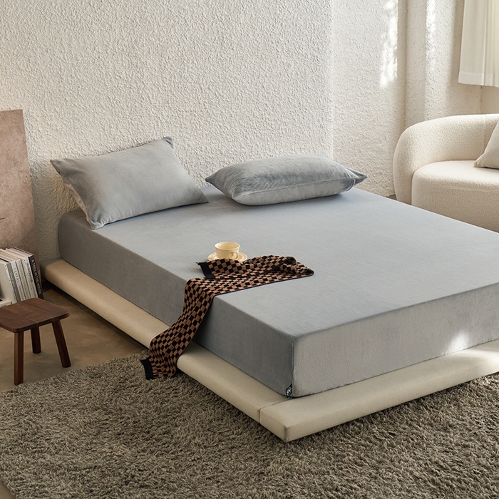 91家纺网 家纺一手货源 找家纺 千朵森 2024新款A类纯色牛奶绒单床笠-芙妮系列-风格一 芙妮-印月灰