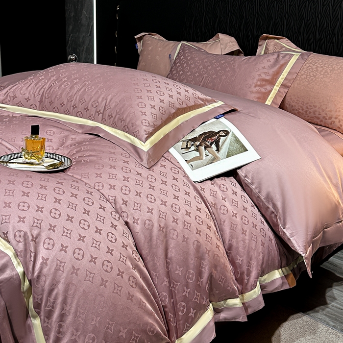 91家纺网 家纺一手货源 找家纺 雲归梦 2024新款轻奢双拼角全棉提花四件套 遇见经典-梅子粉