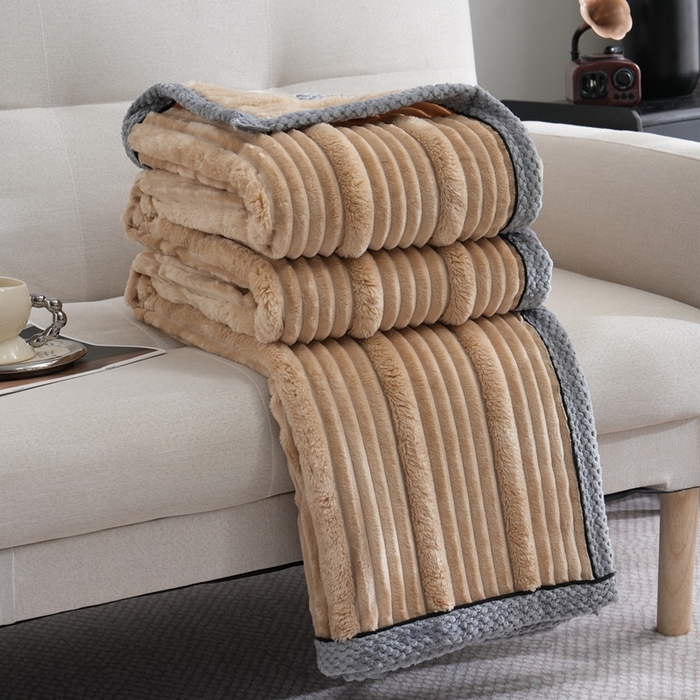 91家纺网 家纺一手货源 找家纺 巴木赫 2024新款子母抽条兔毛绒绒毯毯子 卡其