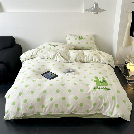 91家纺网 家纺一手货源 找家纺 （总）觅糖家纺 2024新款牛奶绒印花小版毛巾绣四件套