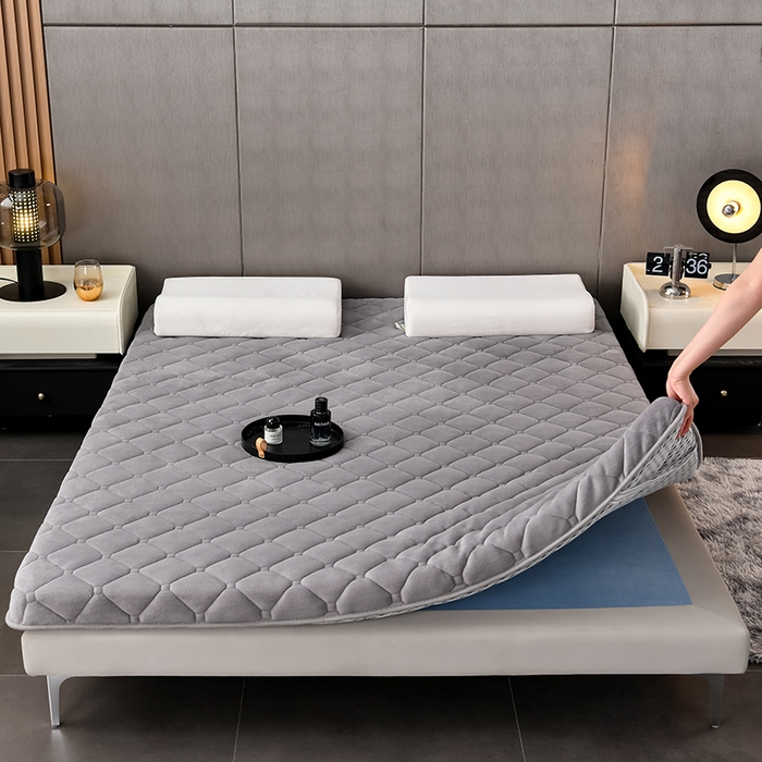 91家纺网 家纺一手货源 找家纺 亿丁点床垫 2024新款加厚宝宝绒抗压床垫 宝宝绒灰色