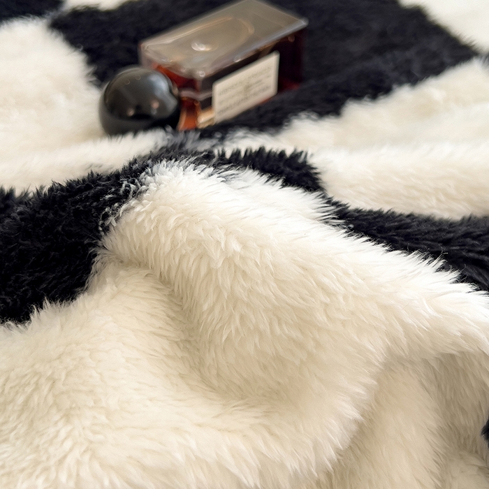 91家纺网 家纺一手货源 找家纺 慕木家纺 2025秋冬新款A类北极绒棋盘格双面毛毯 棋盘格双面绒毯-黑白