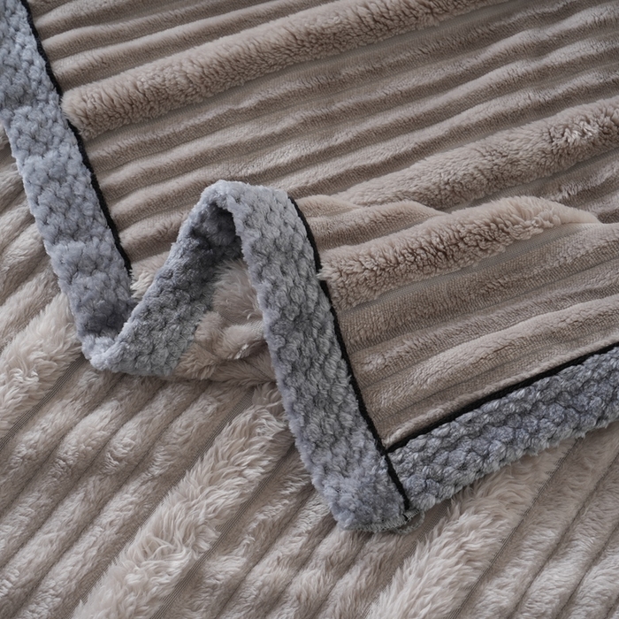 91家纺网 家纺一手货源 找家纺 巴木赫 2024新款子母抽条兔毛绒绒毯毯子 中灰
