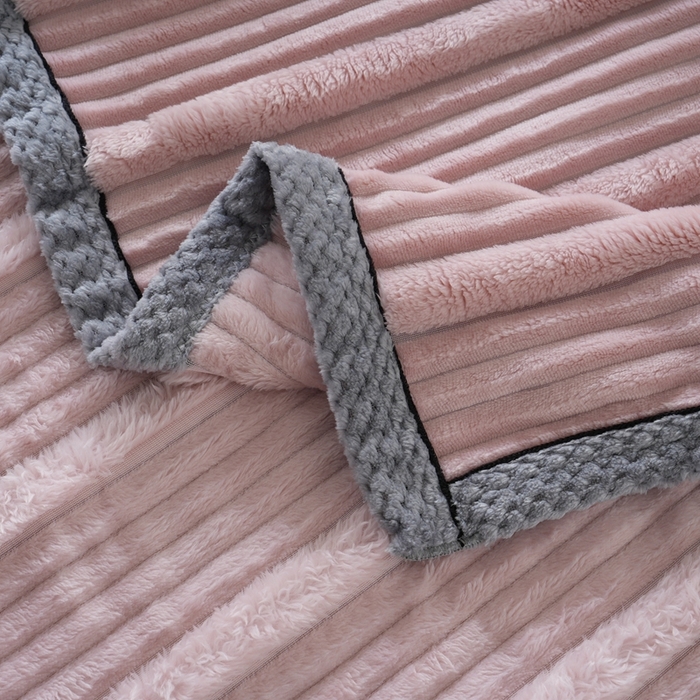 91家纺网 家纺一手货源 找家纺 巴木赫 2024新款子母抽条兔毛绒绒毯毯子 粉色