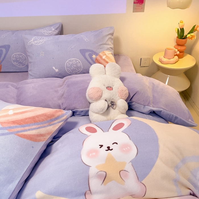 91家纺网 家纺一手货源 找家纺 新方向 2025新款全消光A类儿童牛奶绒四件套-萌萌兔 萌萌兔-紫