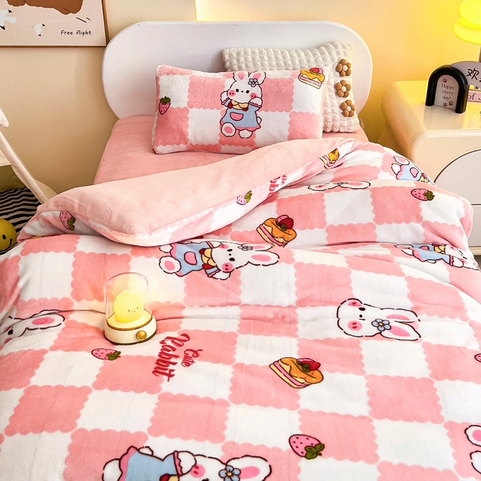 91家纺网 家纺一手货源 找家纺 鱼宝 2024新款小版牛奶绒婴童套件波波兔