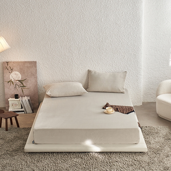 91家纺网 家纺一手货源 找家纺 千朵森 2024新款A类纯色牛奶绒单床笠-芙妮系列-风格一 芙妮-苏木浅灰