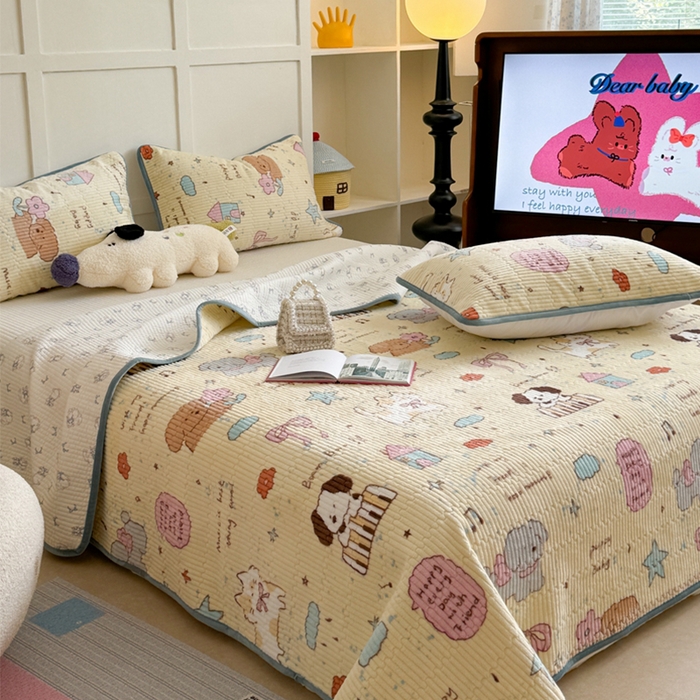 91家纺网 家纺一手货源 找家纺 萝莉家纺 2024爆款印花牛奶绒夹棉绗缝床盖三件套 猫咪的花园