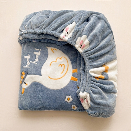 91家纺网 家纺一手货源 找家纺 （总）韩巢家纺 2024新款加厚雪花绒卡通印花保暖牛奶绒珊瑚绒床笠三件套