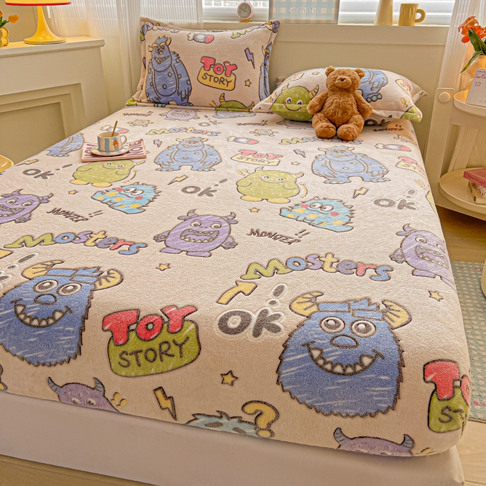 91家纺网 家纺一手货源 找家纺 韩巢家纺 2024新款加厚雪花绒卡通印花保暖牛奶绒珊瑚绒床笠三件套 小怪兽