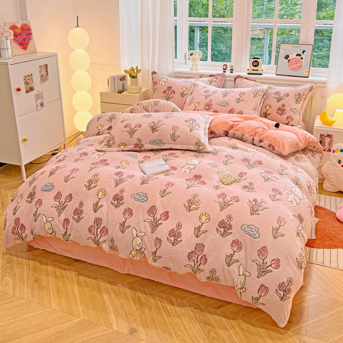 91家纺网 家纺一手货源 找家纺 韩巢家纺 2024新款加厚雪花绒牛奶绒珊瑚绒单件被套-新品（提供卖家秀 ） 花园熊（粉）