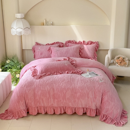 91家纺网 家纺一手货源 找家纺 （总）娇逸家居 2024新款韩版A类雕花牛奶绒荷叶边刺绣款-郁金香