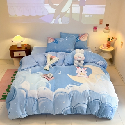 91家纺网 家纺一手货源 找家纺 新方向 2025新款全消光A类儿童牛奶绒四件套-萌萌兔 萌萌兔-蓝